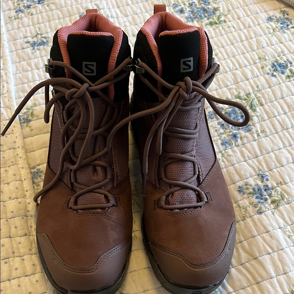 NWOT Salomon Outward Goretex Gtx womens Hiking Boots size 9.5